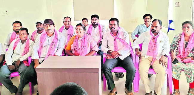 ‘మంత్రుల మతి భ్రమించింది’