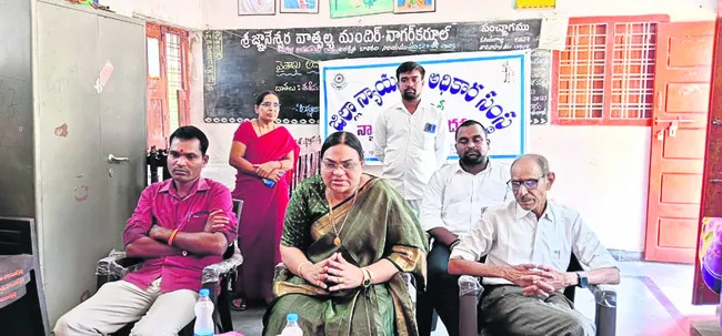 చదువుతోనే ఉన్నత శిఖరాలకు..