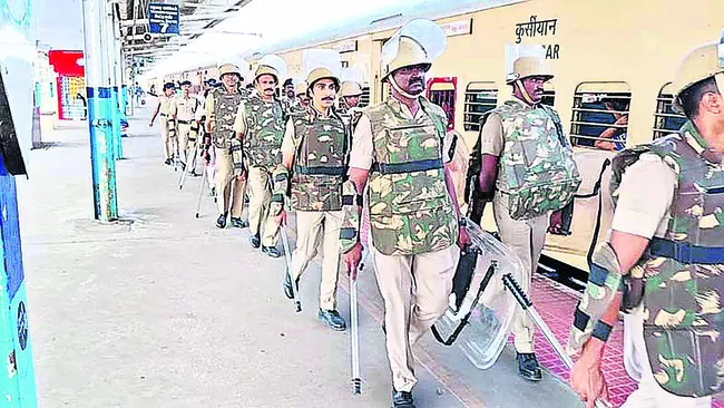 భువనేశ్వర్‌ స్టేషన్‌ వద్ద హై అలర్ట్‌ 