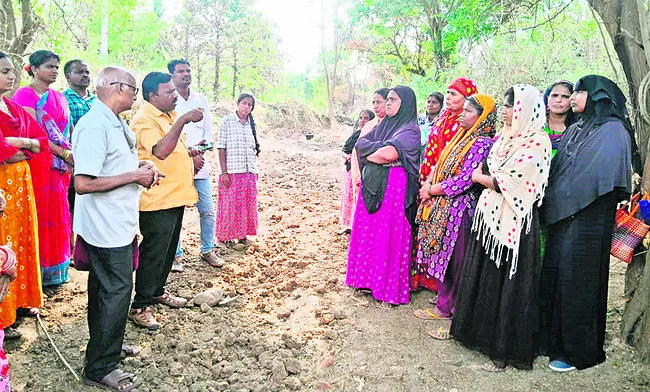 ఉపాధి హామీ నిర్వీర్యానికి కుట్ర 