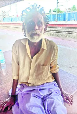 వృద్ధుడిని అనాథగా వదిలేసిన కొడుకు