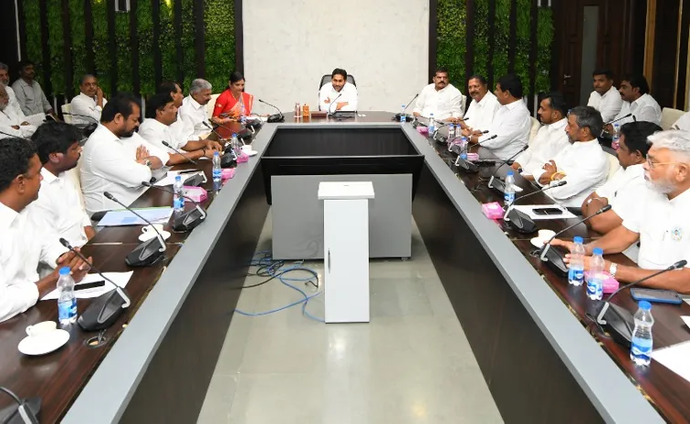 YS Jagan Key Comments At YSRCP District Presidents Meeting Updates