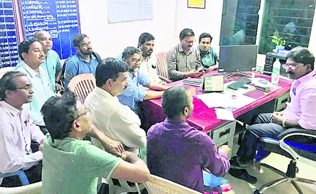 ఆర్జేడీతో ఉపాధ్యాయ సంఘాల చర్చలు 