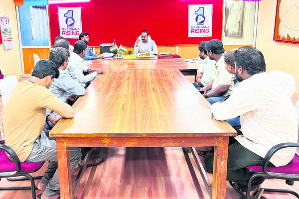 రేషన్‌ కార్డు ఉంటే.. ఆదాయ సర్టిఫికెట్‌ అవసరం లేదు