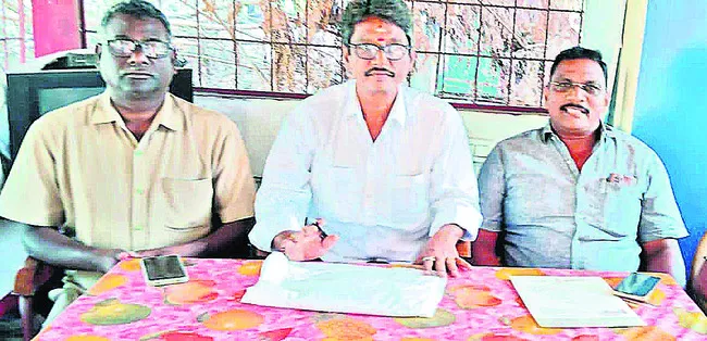 సమస్యలు పరిష్కరించాలి 