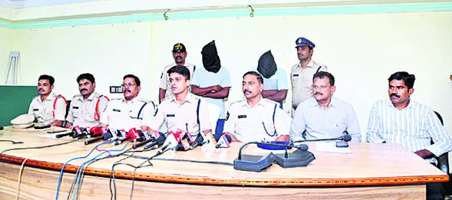 మత విద్వేషాలు రెచ్చగొడితే కఠిన చర్యలు 