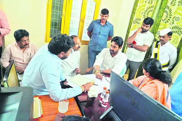 అర్హులందరికీ పట్టాలు ఇస్తాం
