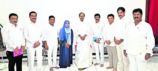 జిల్లా నాయకులతో కేసీఆర్‌ సమావేశం