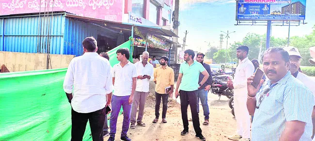 అనుమతి మేరకే నిర్మాణాలు చేపట్టాలి 