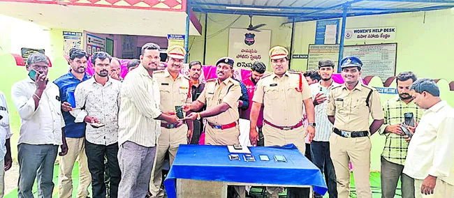 బెట్టింగ్‌ యాప్‌లతో జర భద్రం 
