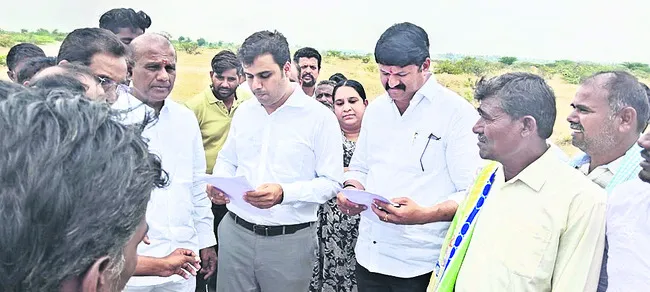 భూసేకరణతో మా పొట్టకొట్టొద్దు