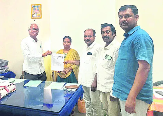 సర్వీస్‌ బుక్‌లో వివరాలు నమోదు చేయాలి
