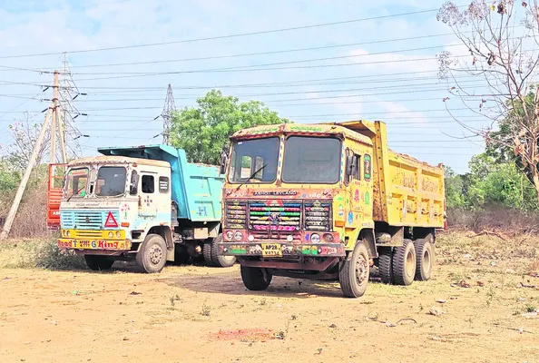అక్రమ తవ్వకాలు.. అడ్డుకుంటే దాడులు 