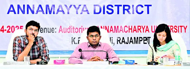 అధికారుల పనితీరే ప్రభుత్వానికి ప్రామాణికం 