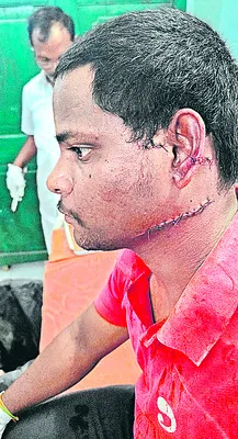 బ్లేడ్‌తో ఇరువురిపై దాడి 