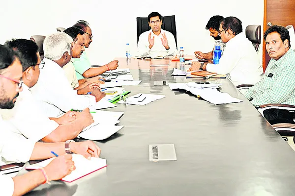 కార్మికుల భద్రతకు ప్రాధాన్యం