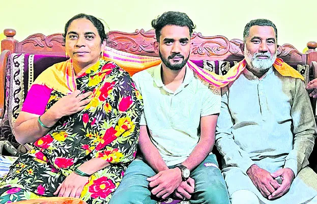 నాన్నే నాకు రోల్‌ మోడల్‌..