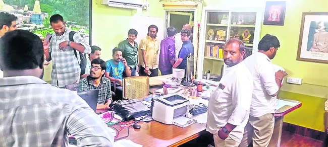 డమ్మీగా మారిన ఈవో..!