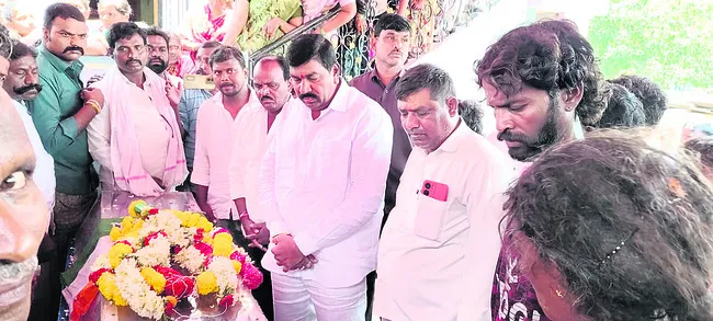 కాంగ్రెస్‌ నేత హత్యోదంతంలో నలుగురిపై కేసు