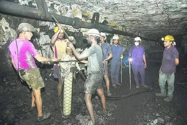 కార్మికులకు అందని ఇన్సెంటివ్