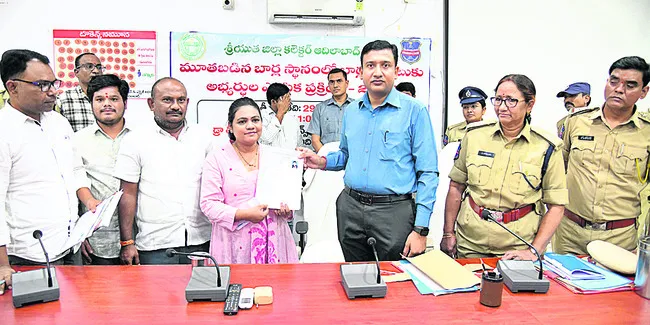 బార్ల ఎంపికకు లక్కీ డ్రా
