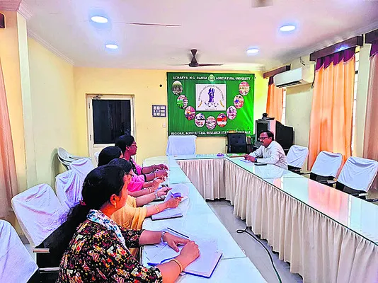పంట కోతలు వాయిదా వేసుకోవాలి