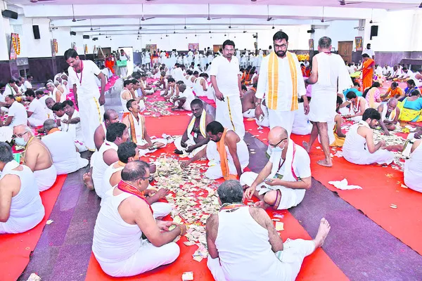 యాదగిరీశుడి హుండీ ఆదాయం రూ.2.41కోట్లు