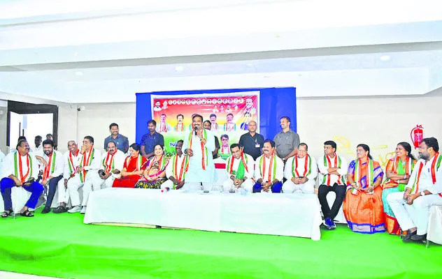 పార్టీ కేడర్‌ను పట్టించుకోవడం లేదు