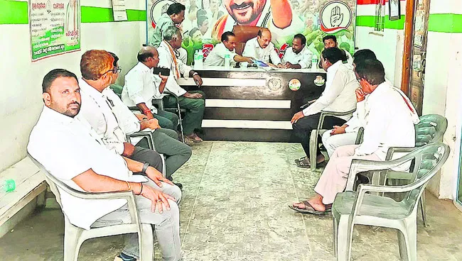 పార్టీ పటిష్టతకు పాటుపడాలి