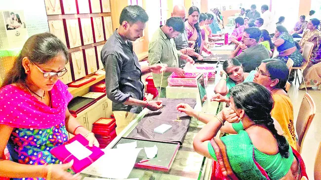 పసిడి పండుగ వచ్చేసింది...