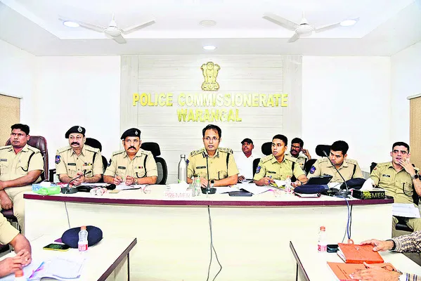 దొంగలపై నిఘా పెట్టాలి