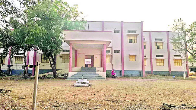 మహిళా వ్యవసాయ కళాశాల తరలింపు..?