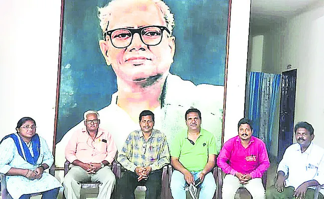 ఉప ముఖ్యమంత్రి పవన్ హడావుడితో పోర్టుకు నష్టం