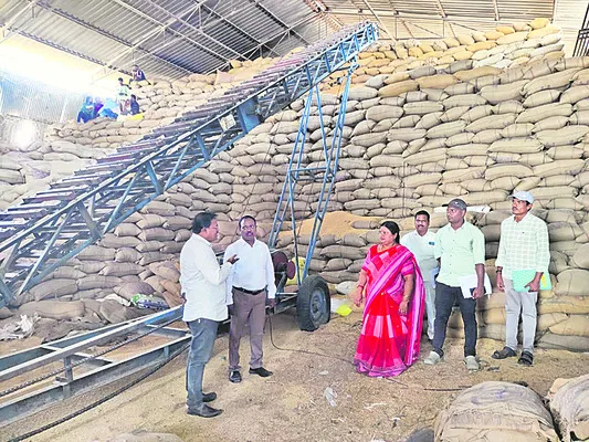 రైతులను ఇబ్బందులకు గురిచేస్తే చర్యలు