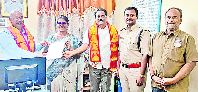 ట్రక్కు డ్రైవింగ్‌ శిక్షణ కేంద్రానికి అనుమతులు 