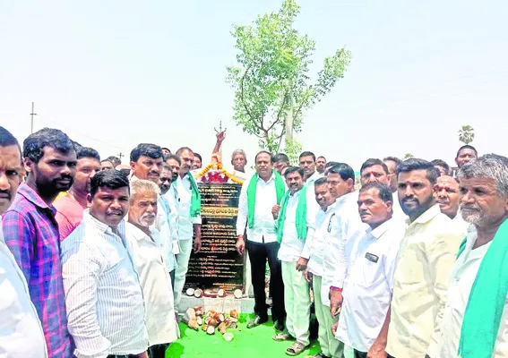 అర్హులకు ఇందిరమ్మ ఇళ్లు అందిస్తాం