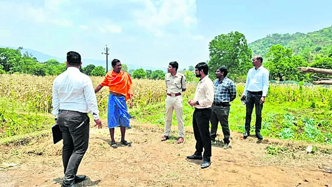 స్వాభిమాన్ ఏరియాలో కలెక్టర్ పర్యటన