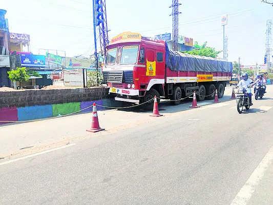 ప్రధాన కూడళ్లు.. ప్రమాదాలకు నిలయాలు
