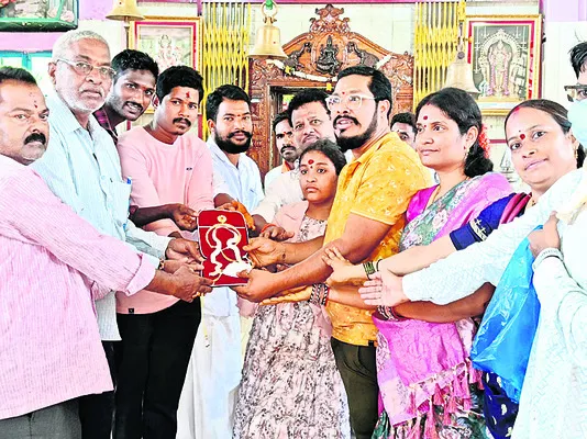 మారెమ్మతల్లికి కాసుల పేరు బహూకరణ