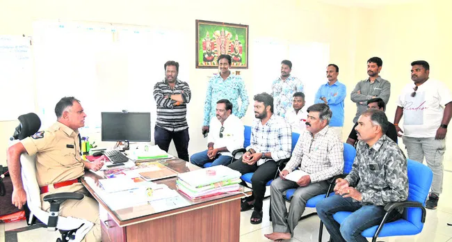● జర్నలిస్టులపై కూటమి నేతల దాడులు ● సాక్షి విలేకరులే టా