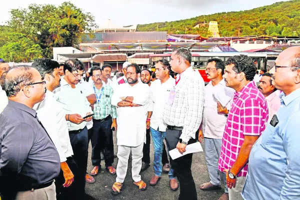 భక్తుల సౌకర్యార్థం జీవీఎంసీ ఏర్పాట్లు 