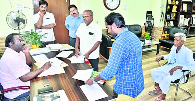 పీజీఆర్ఎస్పై ప్రత్యేక దృష్టిపెట్టాలి