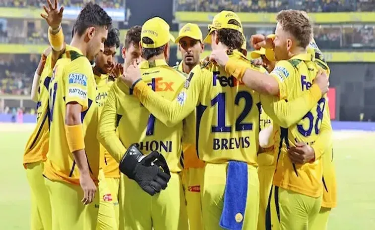 ‘అతడు వచ్చే ఏడాది ఆడకూడదు.. ఇప్పటికైనా జట్టును వదిలేయాలి’