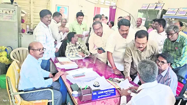 పూర్తి స్థాయిలో స్పెషల్‌ అసిస్టెంట్లు 