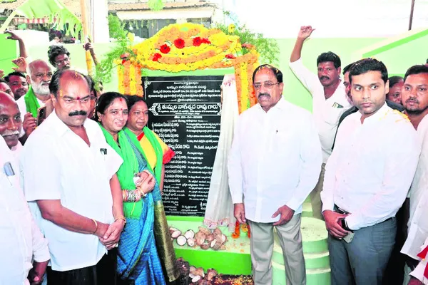 రైతు బజార్లలో దళారులకు స్థానం లేదు..