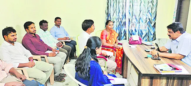 పారిశుద్ధ్య నిర్వహణలో అలసత్వం తగదు 