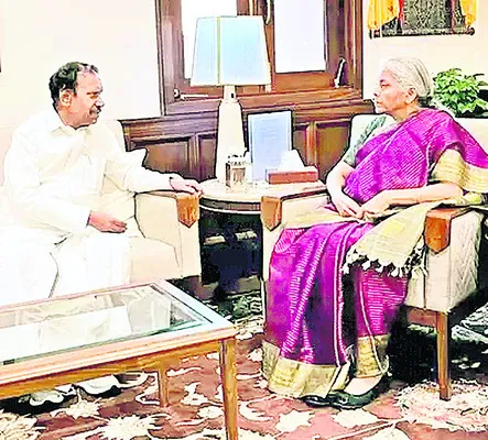 ఢిల్లీలో అన్నాడీఎంకే ఎంపీల బిజీబిజీ 