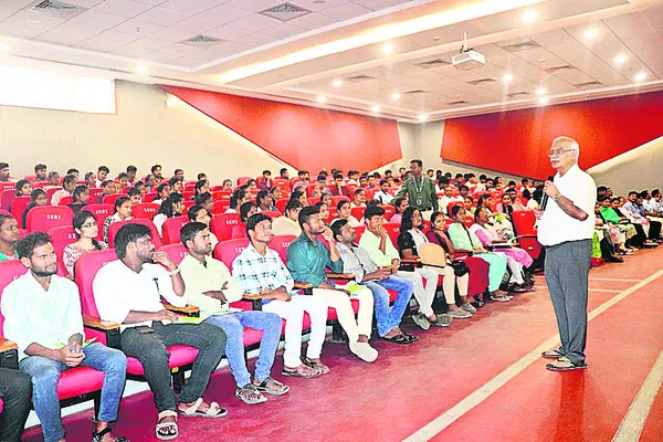 ఆత్మ విశ్వాసంతో ముందుకు సాగాలి