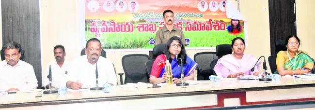 వ్యవసాయ ఉత్పాదకతను పెంచాలి 