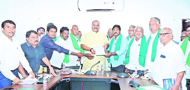 కోకో రైతులను ఆదుకోవాలని వినతి 